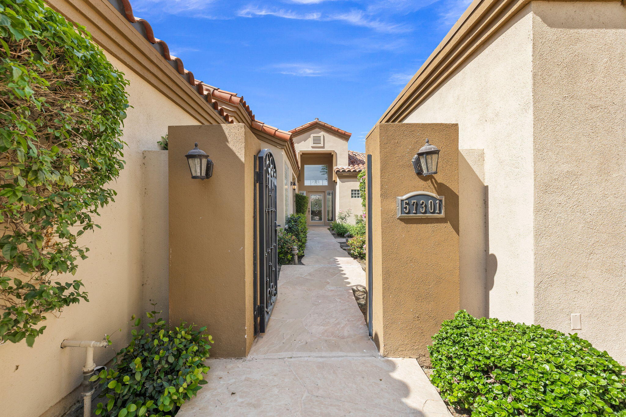 57301 Merion La Quinta, CA 92253 - Photo 3 of 52 19-web-or-mls-8M4A3735