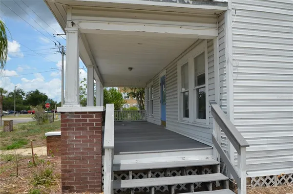 a view of a house with backyard and sitting area