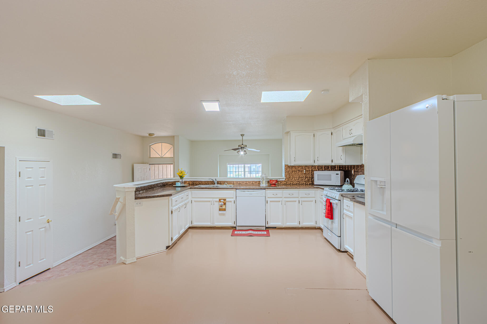 1420 Black Ridge Drive El Paso, TX 79912 - Photo 10 of 34 Kitchen