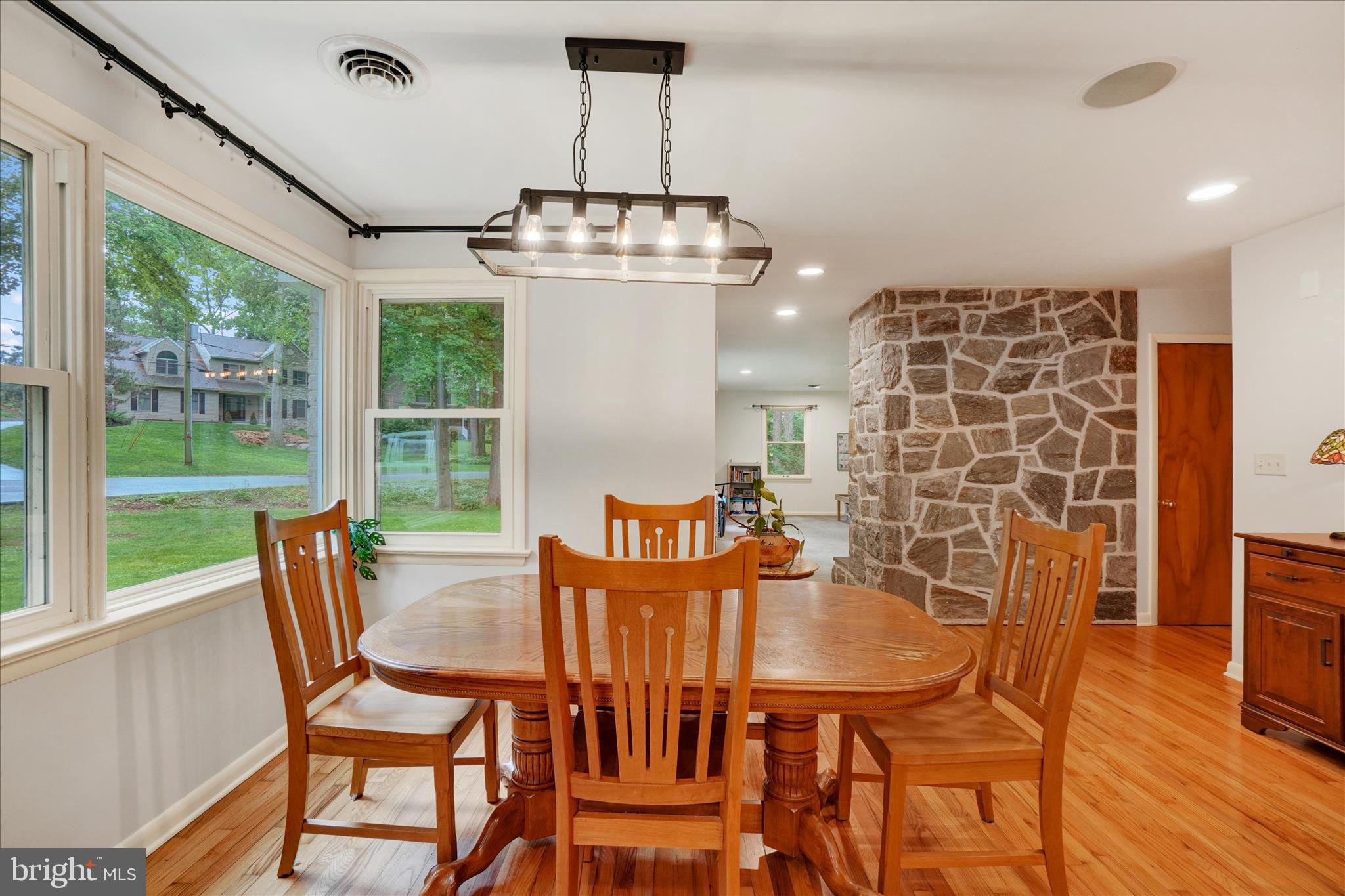 537 Miller Road Elizabethtown, PA 17022 - Photo 12 of 41 Kitchen/Dining Room