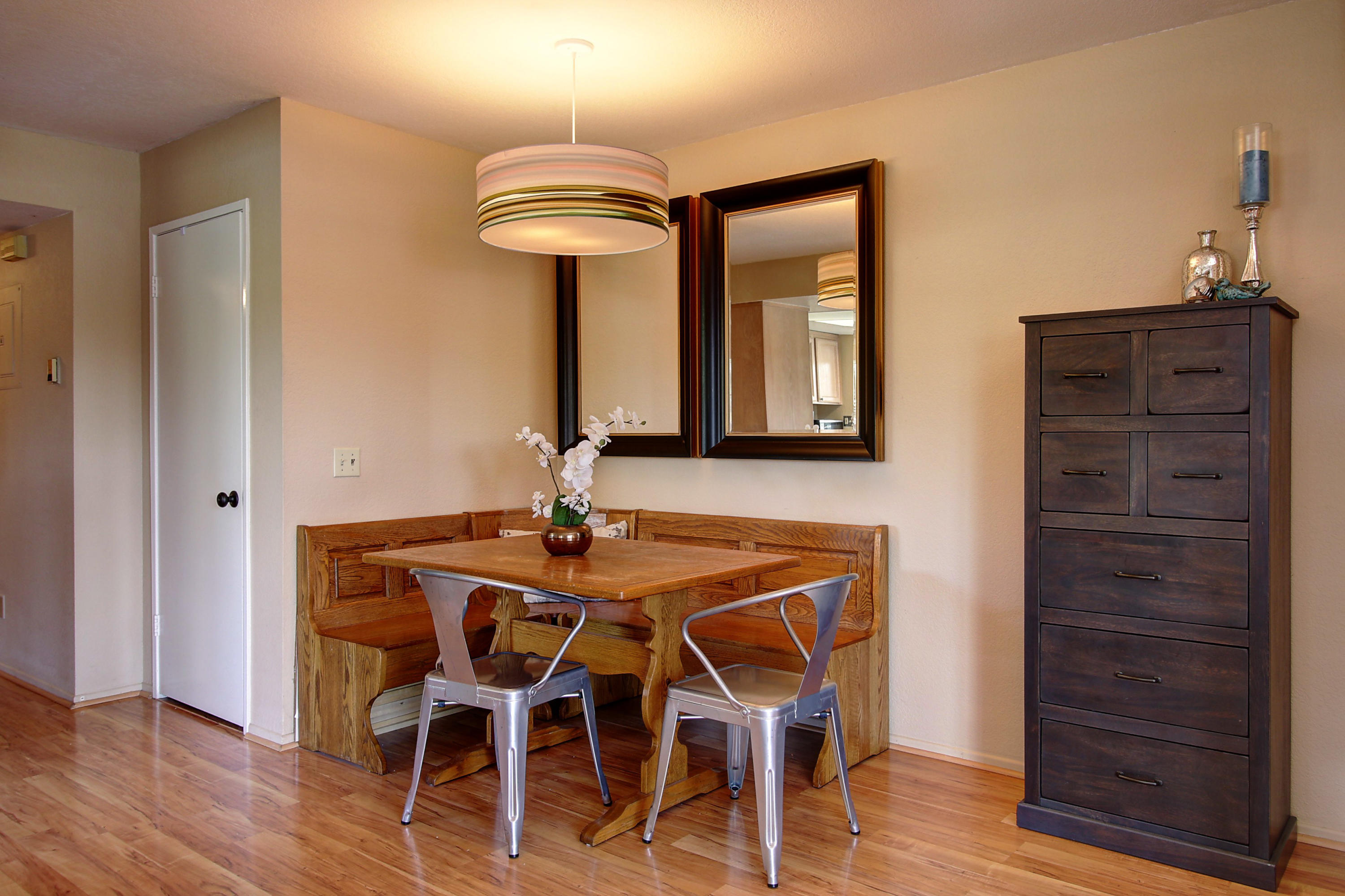 7190 Georgetown Road Goleta, CA 93117 - Photo 5 of 16 Built in Dining Area