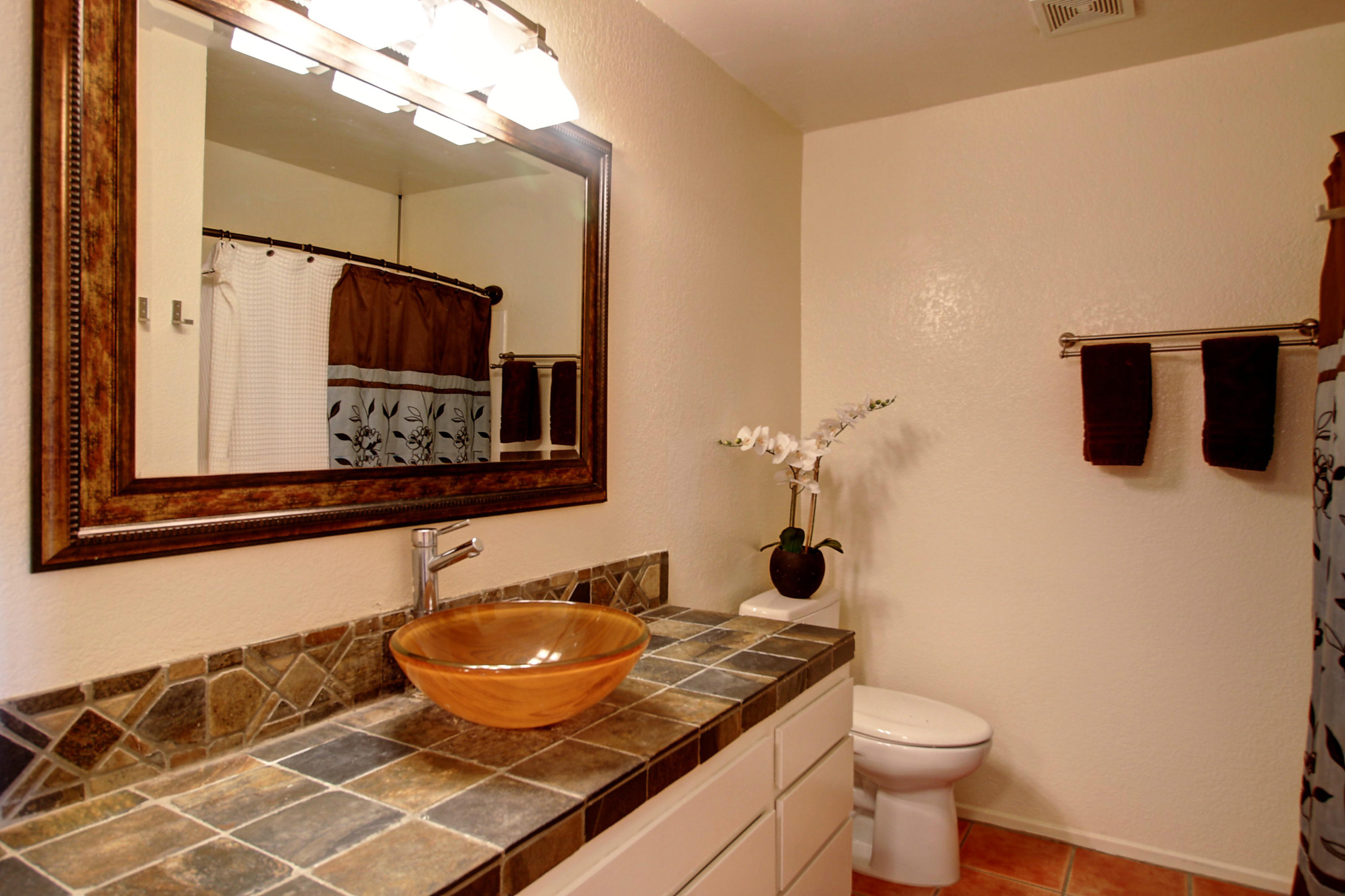 7190 Georgetown Road Goleta, CA 93117 - Photo 8 of 16 Bathroom