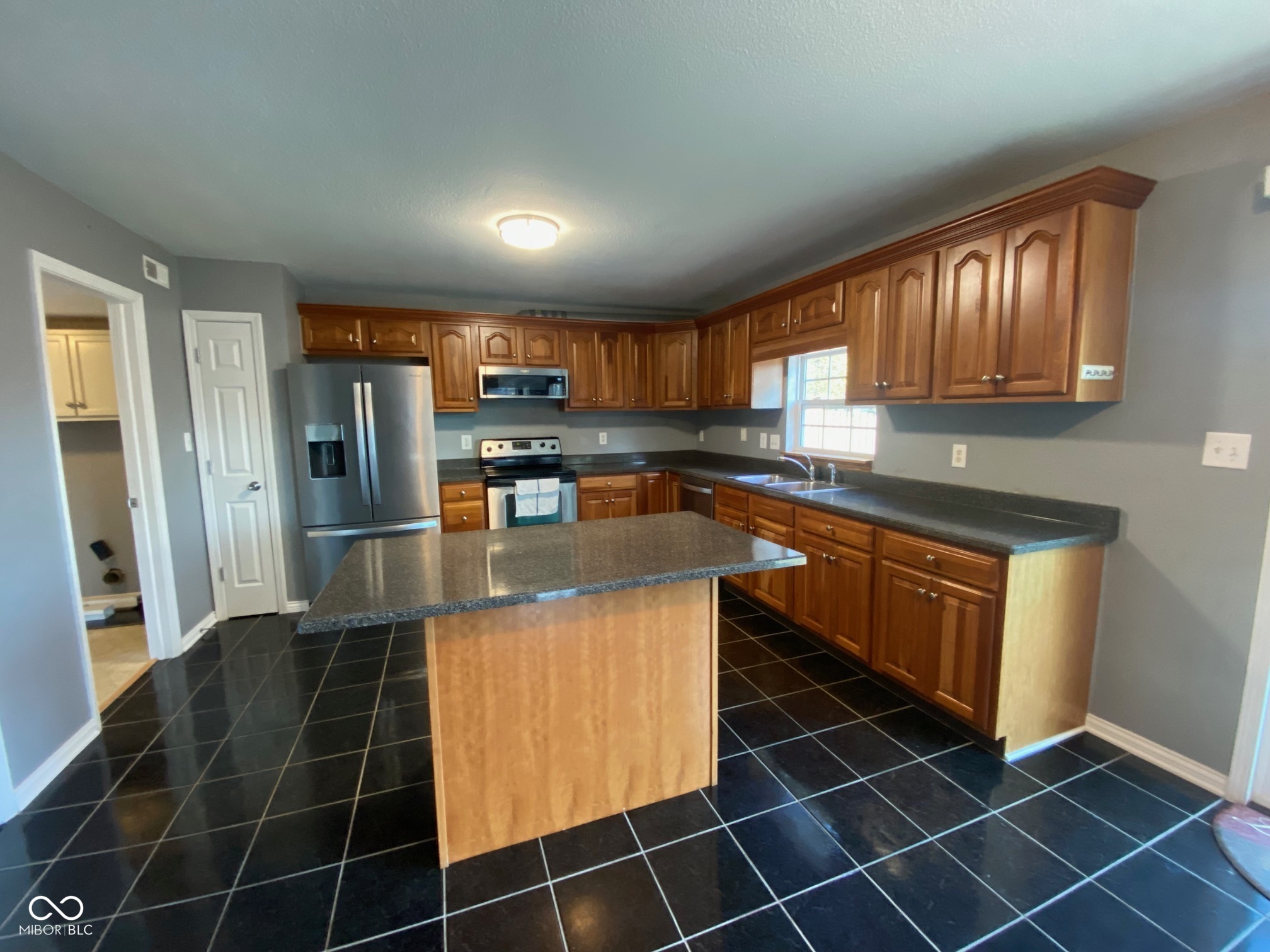 6625 Wolverine Way Indianapolis, IN 46237 - Photo 13 of 28
