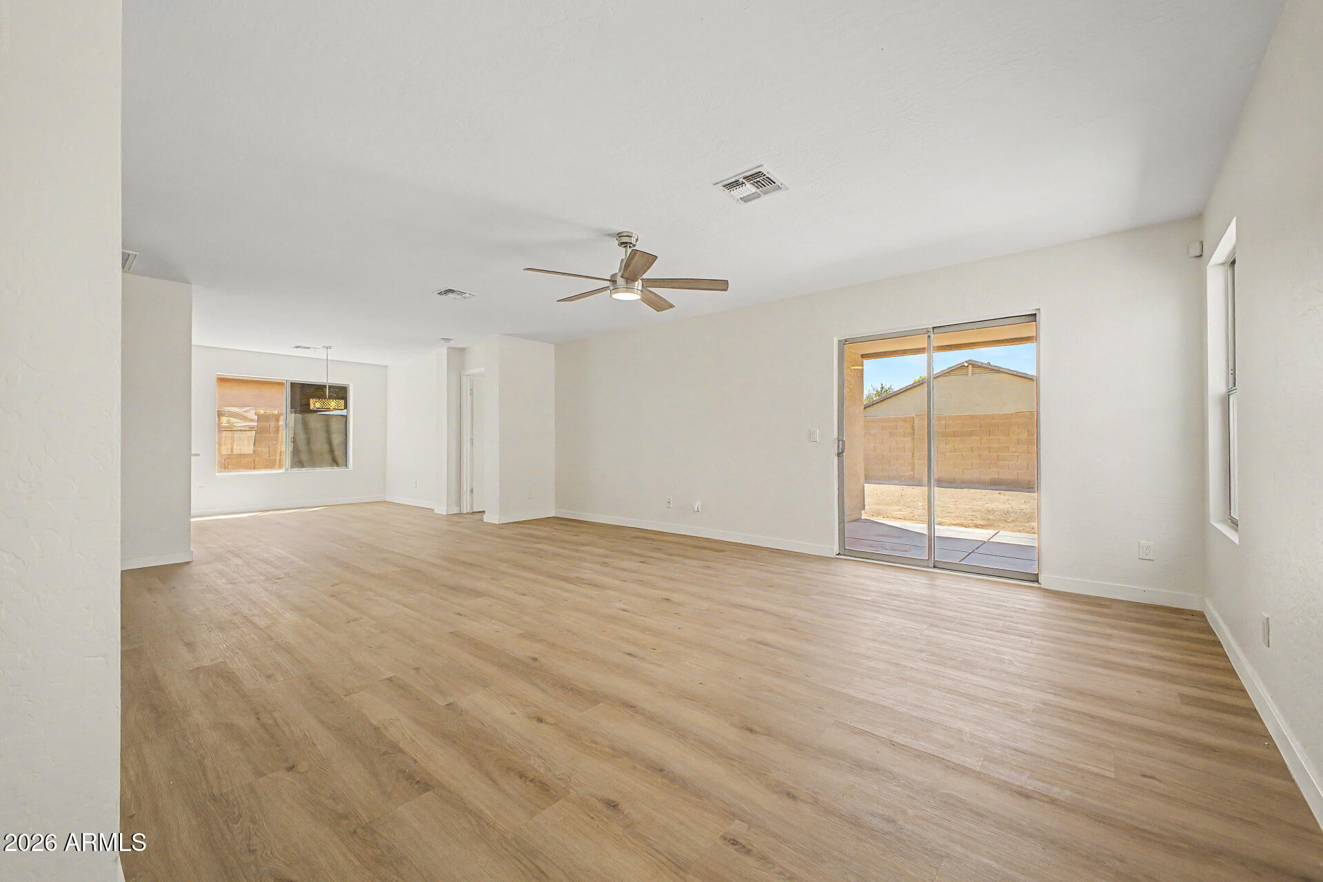 3149 West Maldonado Road Phoenix, AZ 85041 - Photo 5 of 27 05 - Maldonado