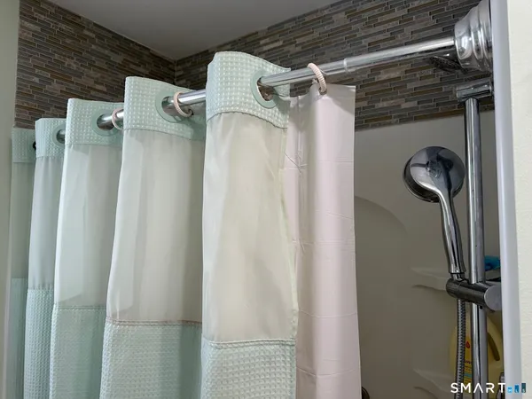 $1,800 | 287 East Street, Plainville, CT 06062