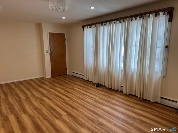 $1,800 | 287 East Street, Plainville, CT 06062