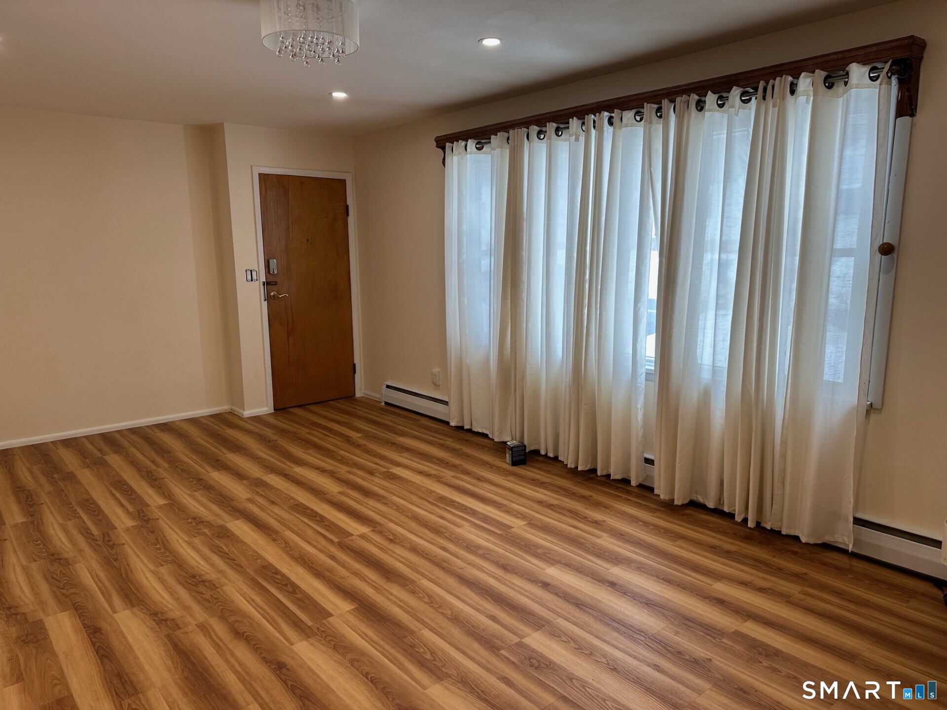 287 East Road Bristol, CT 06010 - Photo 3 of 17
