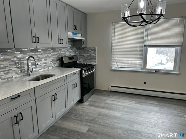 $1,800 | 287 East Street, Plainville, CT 06062