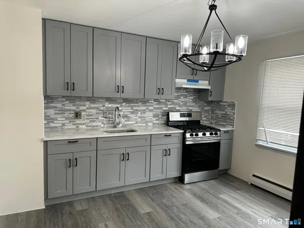 $1,800 | 287 East Street, Plainville, CT 06062