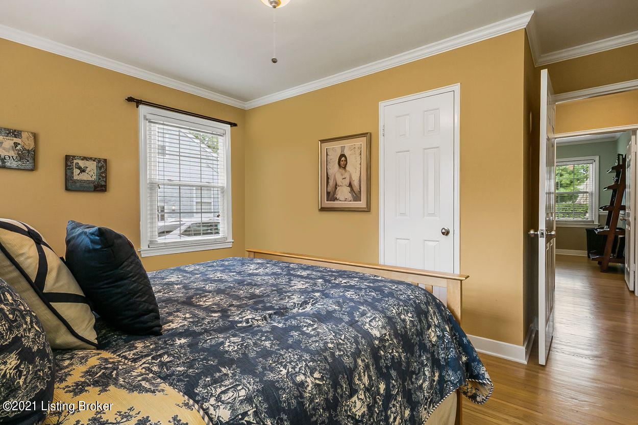 207 Hemingway Road Louisville, KY 40207 - Photo 20 of 36 20
