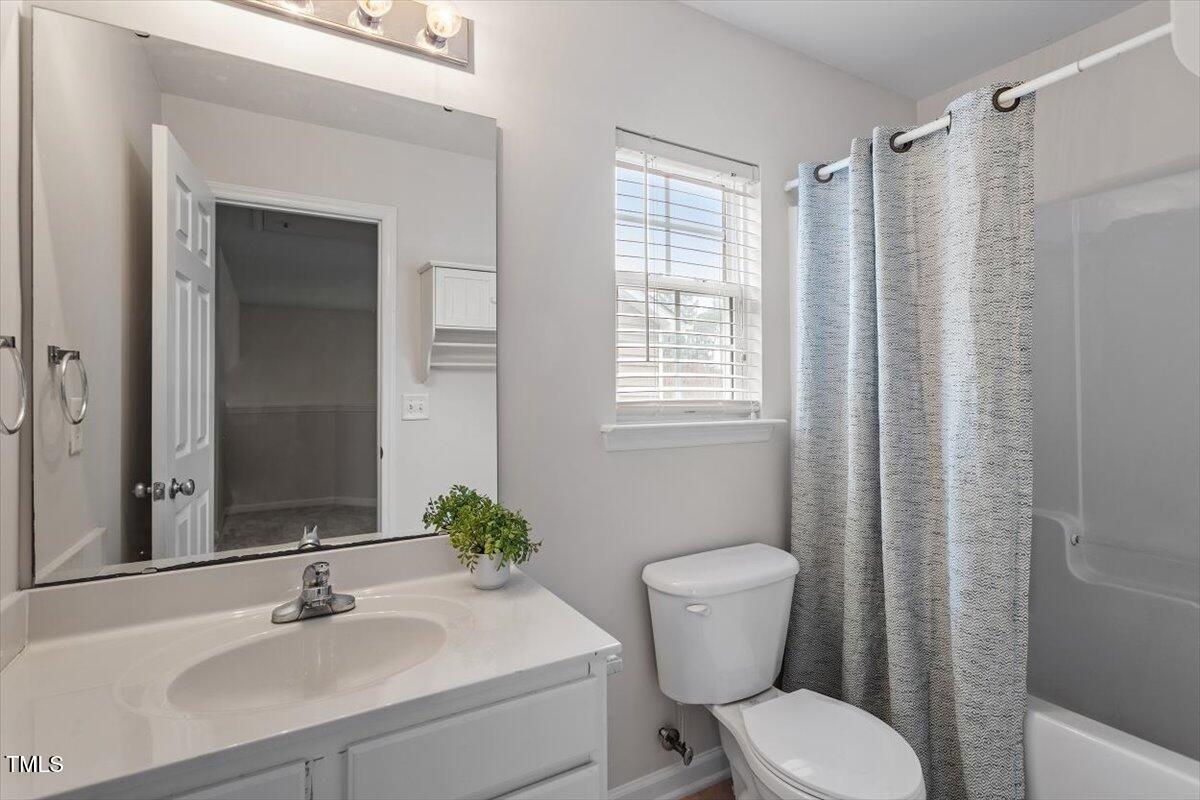 8412 Lunar Stone Place Raleigh, NC 27613 - Photo 20 of 28 Upstairs full bathroom