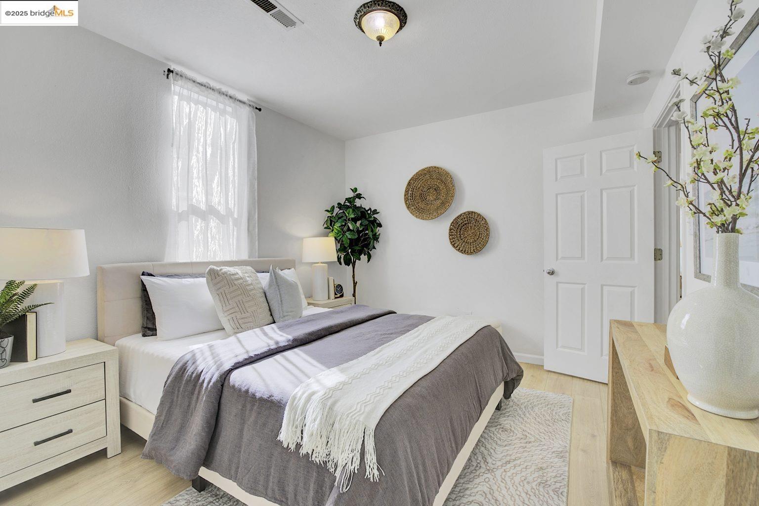 3830 Clarke Street Oakland, CA 94609 - Photo 19 of 41 a bedroom with bed and a window