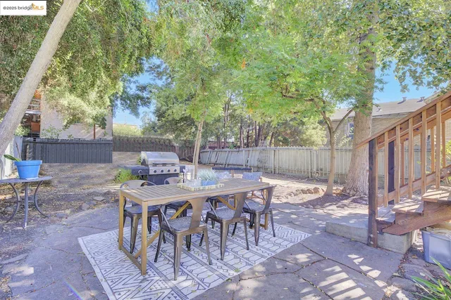 a view of a dinning table and chairs in the patio