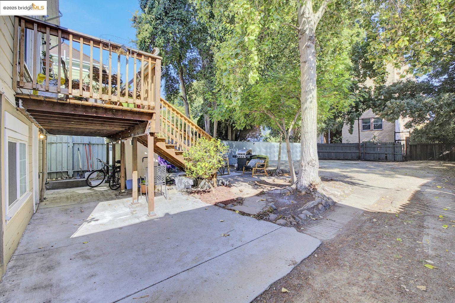 3830 Clarke Street Oakland, CA 94609 - Photo 33 of 41 a view of a park with plants and trees