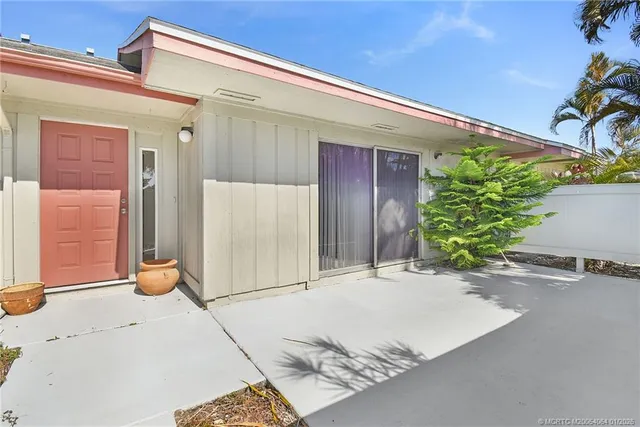 $189,900 | 4041 Northwest Cinnamon Tree Circle, Jensen Beach, FL 34957