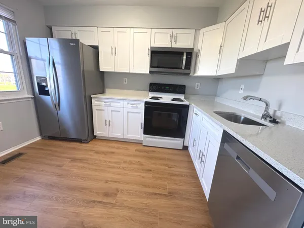 $2,495 | 17 Holland Hill Court, Catonsville, MD 21228