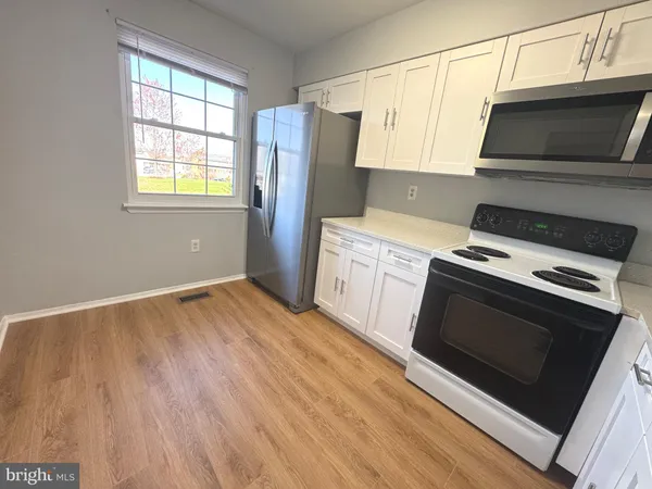 $2,495 | 17 Holland Hill Court, Catonsville, MD 21228