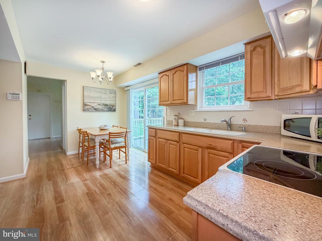 236 Greenview Road Yardley, PA 19067 - Photo 8 of 38 Kitchen