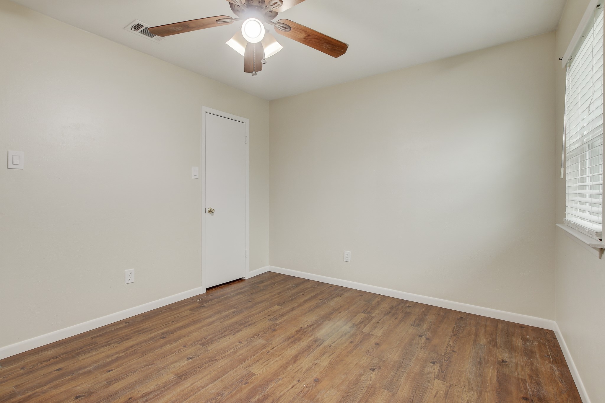 6902 Rifle Bend Austin, TX 78736 - Photo 21 of 33 an empty room with wooden floor and windows