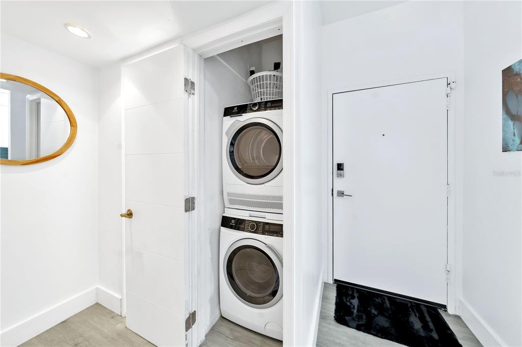 11 Island Avenue, Unit 309 Miami Beach, FL 33139 - Photo 20 of 28 a utility room with dryer and washer