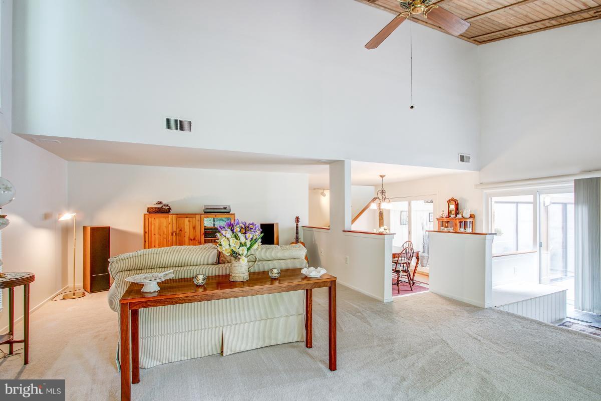 2367 Glade Bank Way Reston, VA 20191 - Photo 12 of 30 Living Room