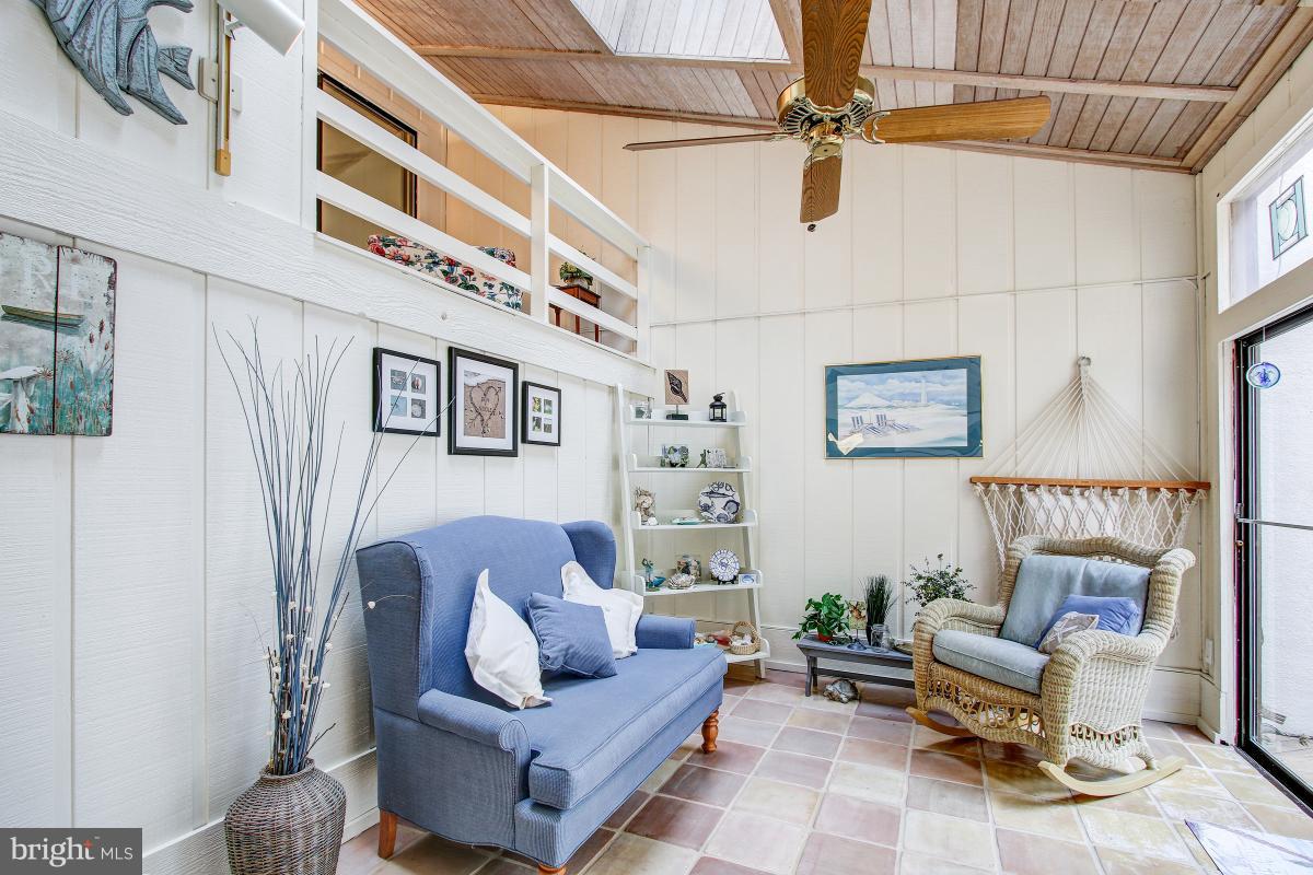 2367 Glade Bank Way Reston, VA 20191 - Photo 15 of 30 Bright Sunroom off of Main Level