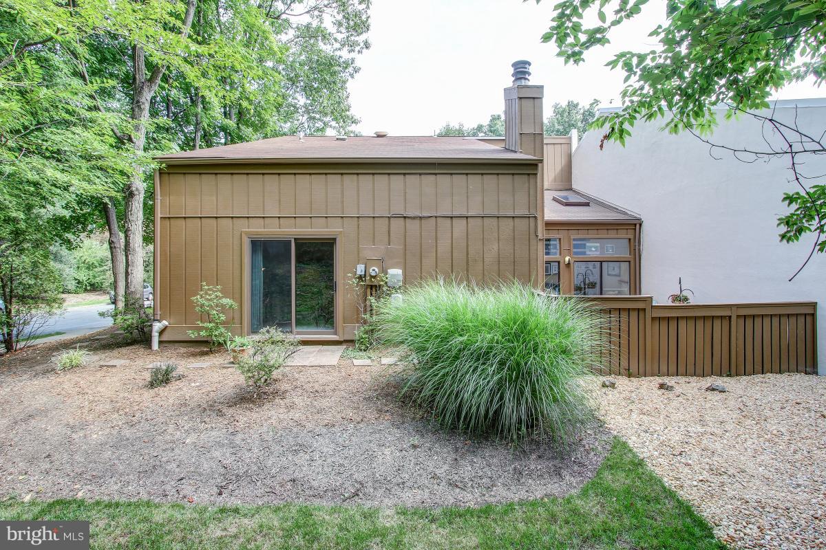 2367 Glade Bank Way Reston, VA 20191 - Photo 28 of 30 Exterior (Rear)