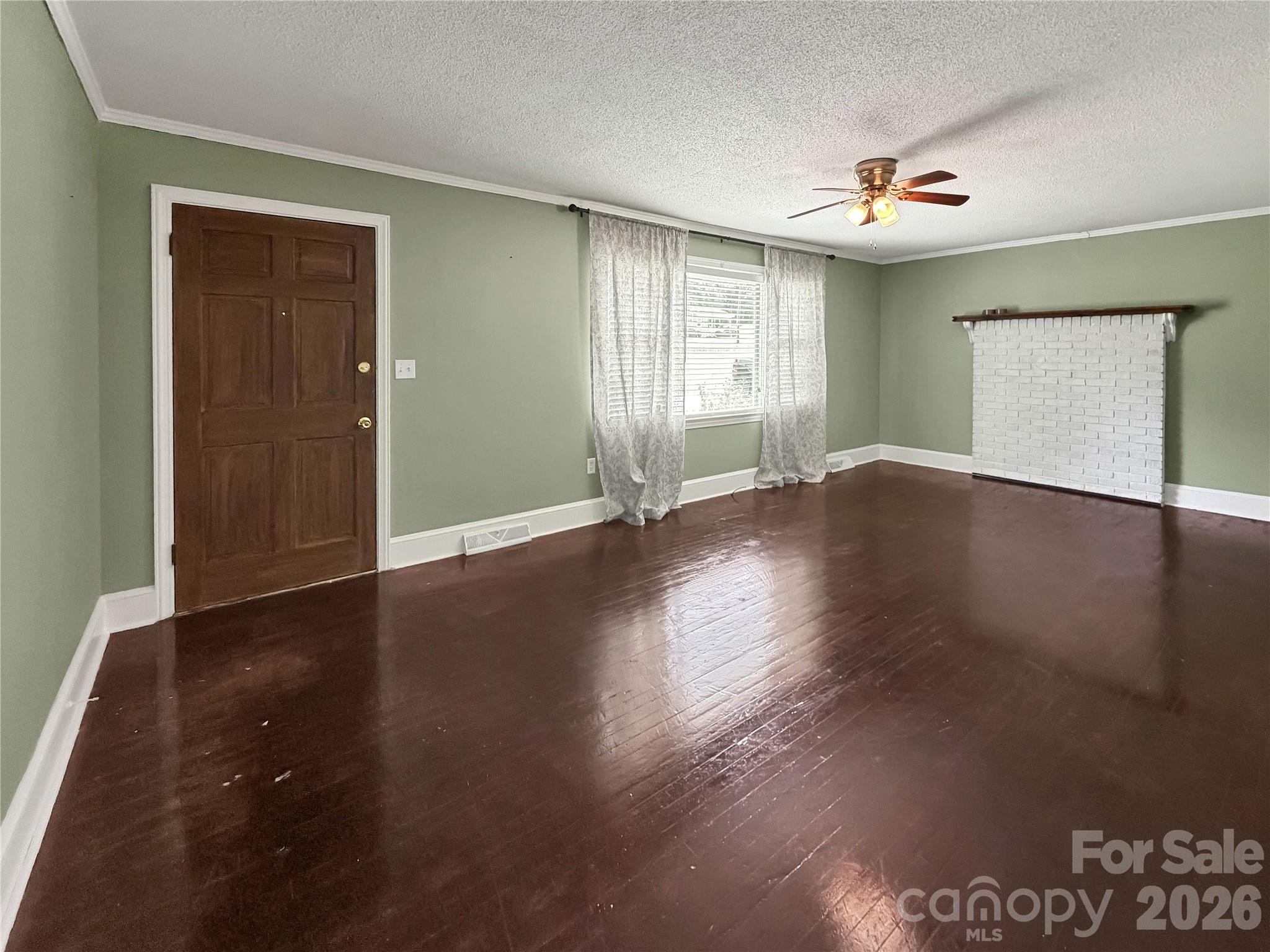 113 Pinewood Avenue Clinton, SC 29325 - Photo 4 of 15 Gallery Image 4