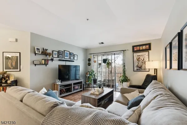 $399,999 | 1634 Waterford Drive, Unit 1634, Edison, NJ 08817