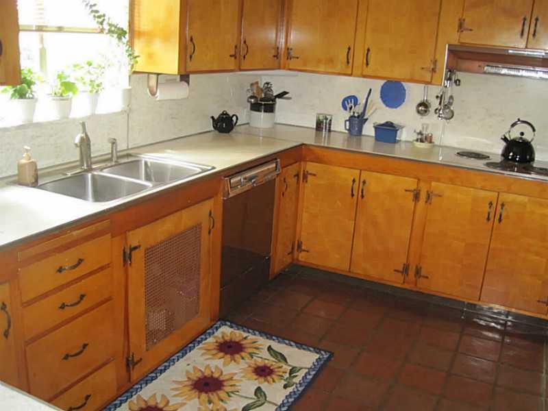 74 Holland Road Churchill, PA 15235 - Photo 11 of 25 Kitchen.