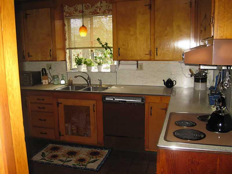 74 Holland Road Churchill, PA 15235 - Photo 12 of 25 Kitchen.
