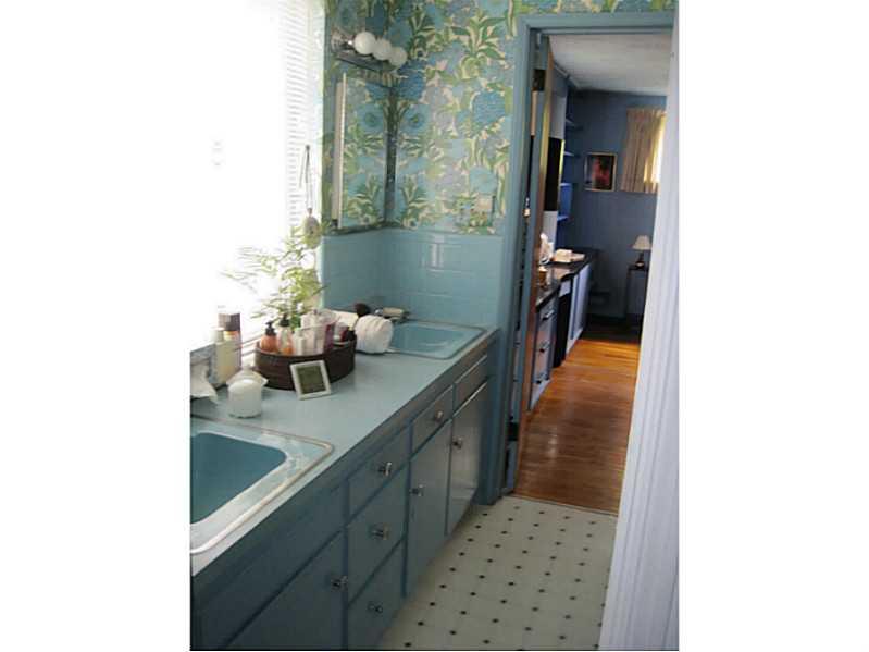 74 Holland Road Churchill, PA 15235 - Photo 18 of 25 Master Bath/Spa.