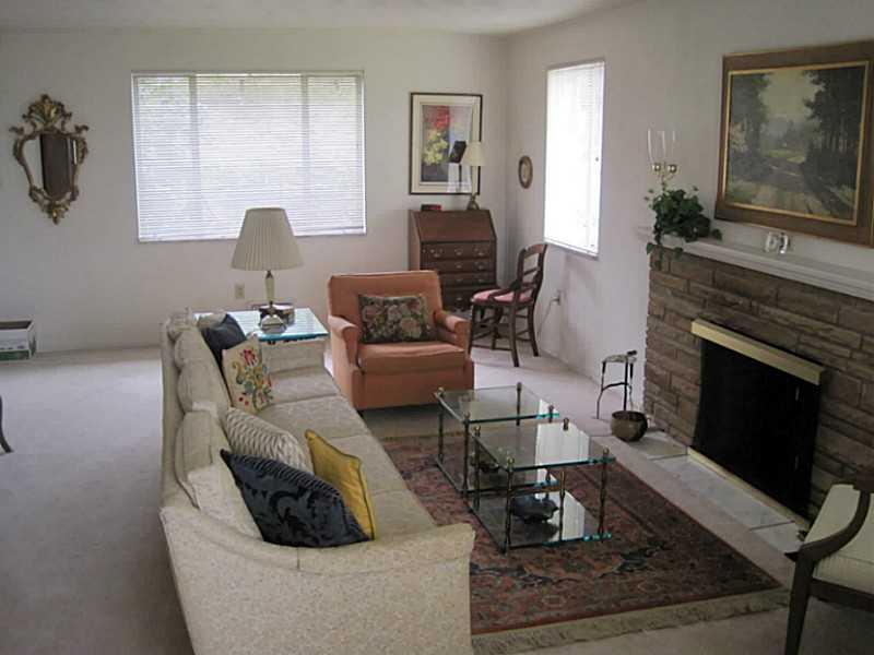 74 Holland Road Churchill, PA 15235 - Photo 5 of 25 Living Room.