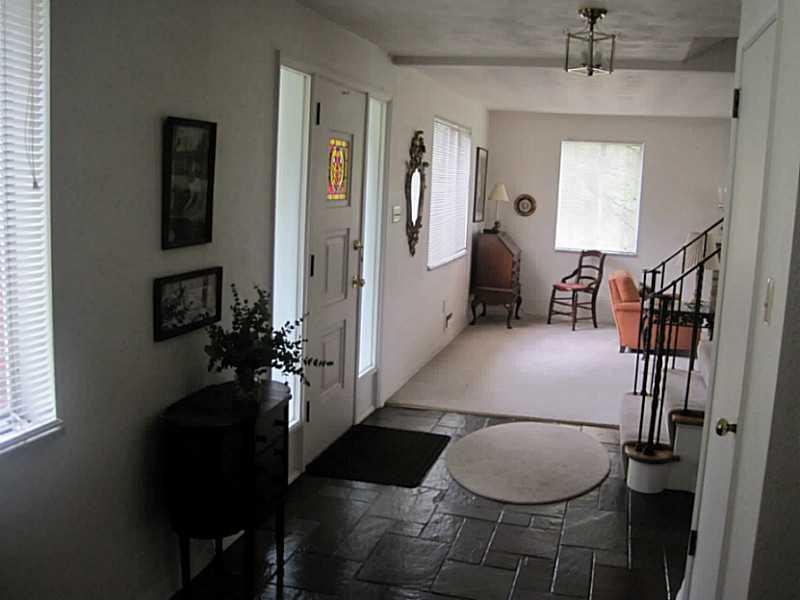 74 Holland Road Churchill, PA 15235 - Photo 6 of 25 Entry/Foyer.