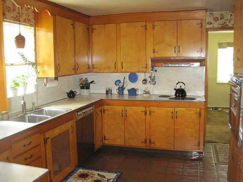 74 Holland Road Churchill, PA 15235 - Photo 10 of 25 Kitchen.