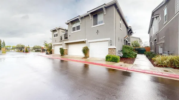 $405,000 | 373 North Amedeo Lane, Unit 373, Clovis, CA 93611