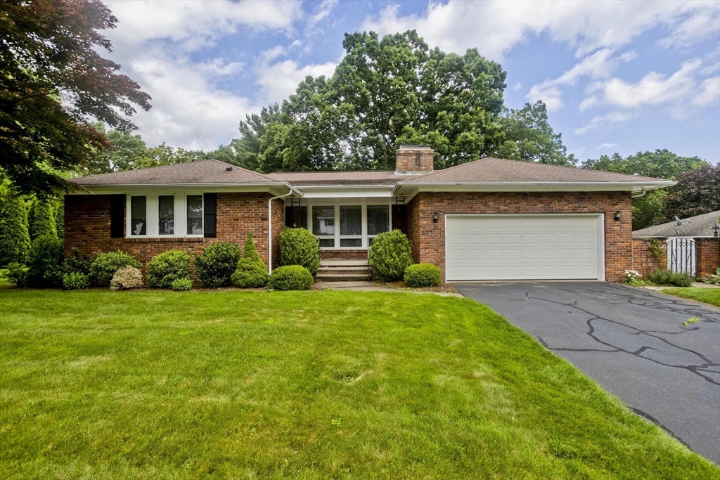 27 Chestnut Hill Road South Hadley, MA 01075 - Photo 1 of 37 Gallery Image 1