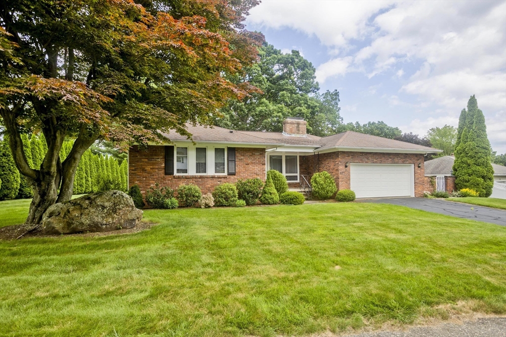 27 Chestnut Hill Road South Hadley, MA 01075 - Photo 2 of 37 Gallery Image 2