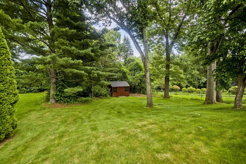 27 Chestnut Hill Road South Hadley, MA 01075 - Photo 6 of 37 Gallery Image 6