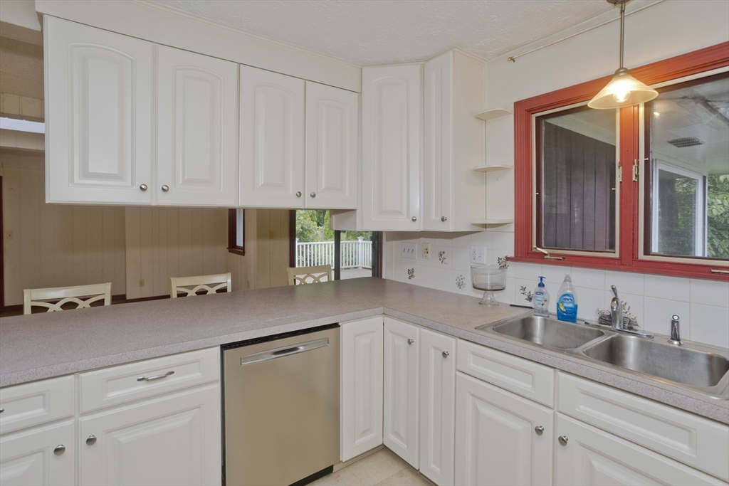 27 Chestnut Hill Road South Hadley, MA 01075 - Photo 8 of 37 Gallery Image 8