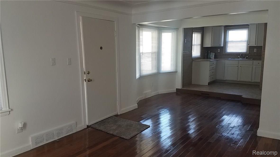 9060 Rutland Street Detroit, MI 48228 - Photo 25 of 34 20180420_102105.jpg