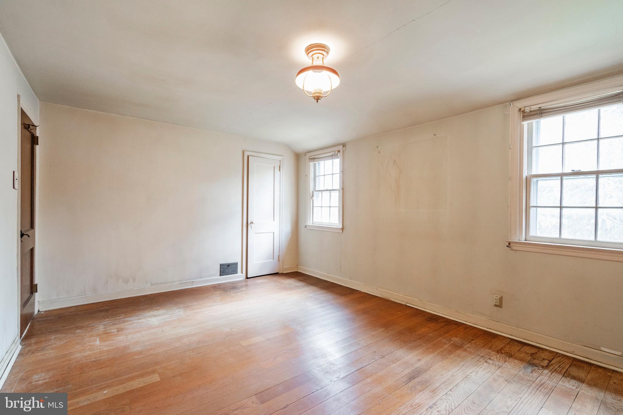 303 Willow Road Oreland, PA 19075 - Photo 19 of 27 Second bedroom
