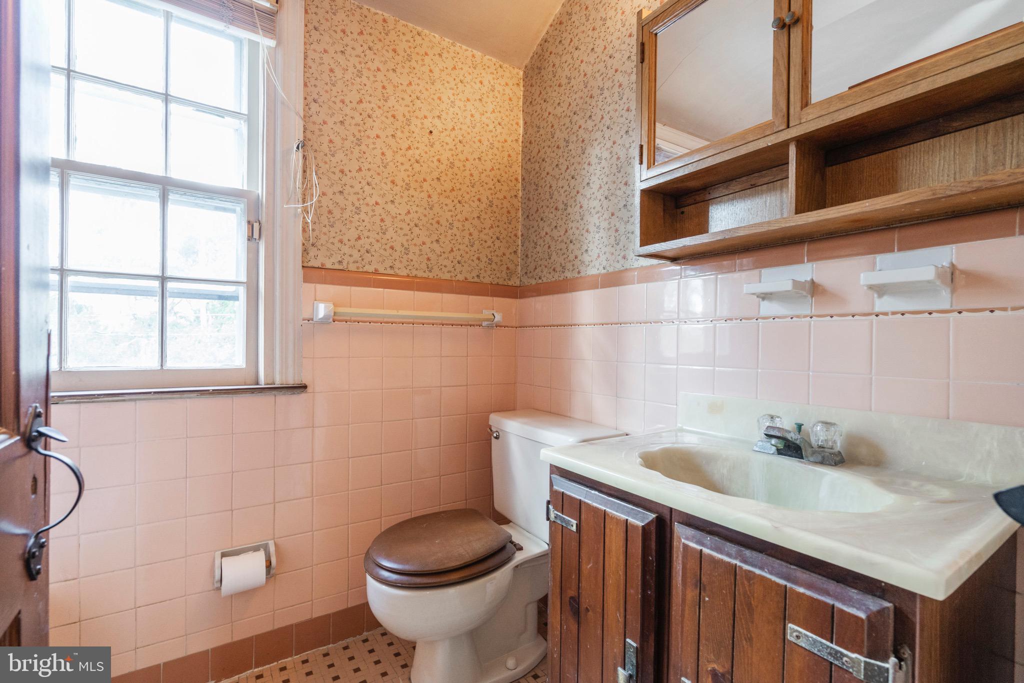 303 Willow Road Oreland, PA 19075 - Photo 21 of 27 Full bath