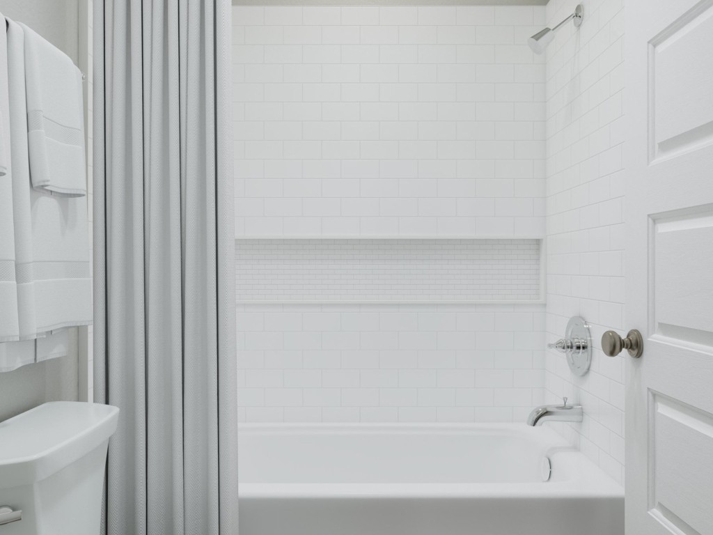 2312 Pipefish Drive Conroe, TX 77384 - Photo 29 of 33 a bathroom with a bathtub