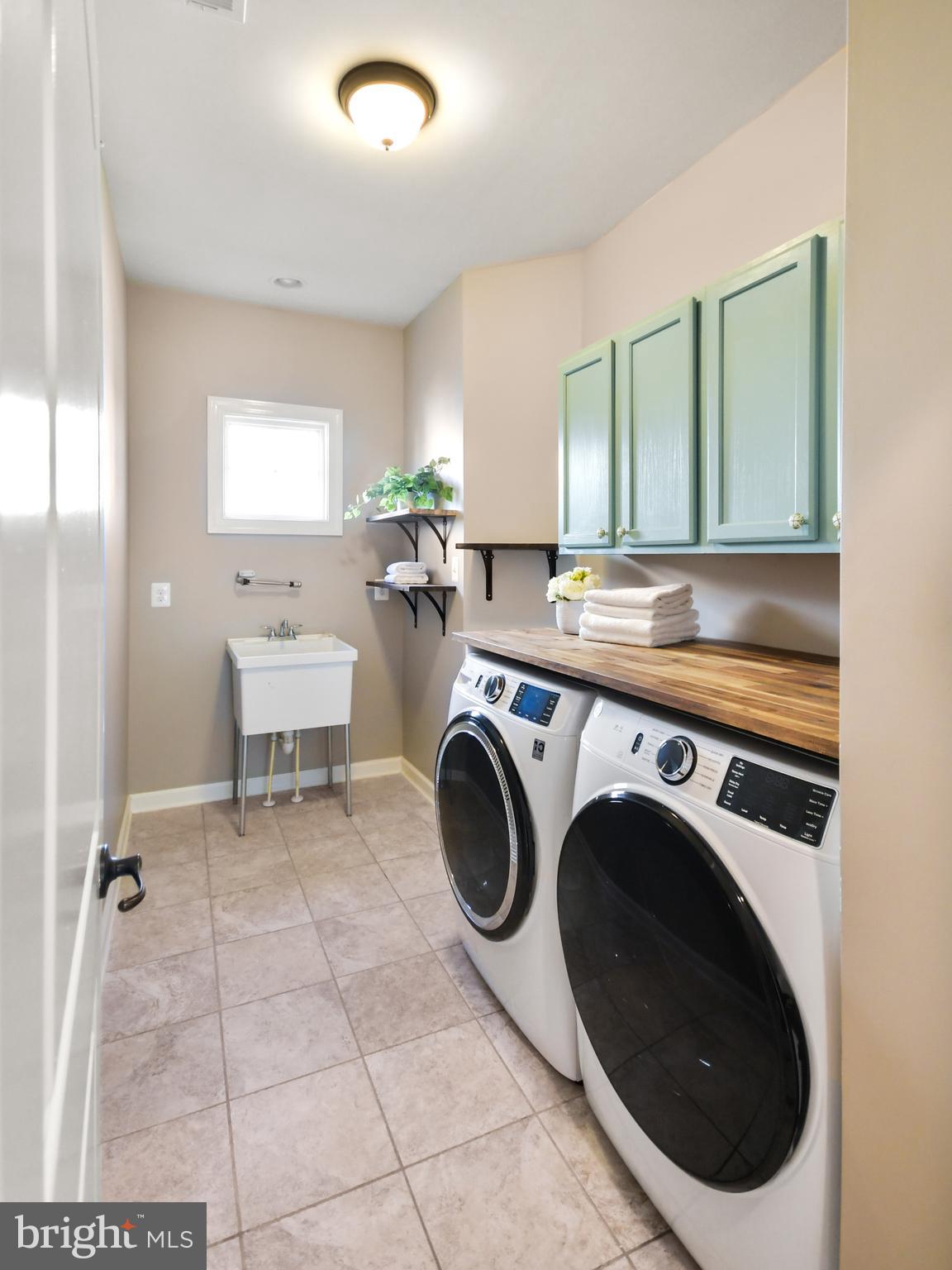9168 Bealls Farm Road Frederick, MD 21704 - Photo 8 of 88 Customized laundry room