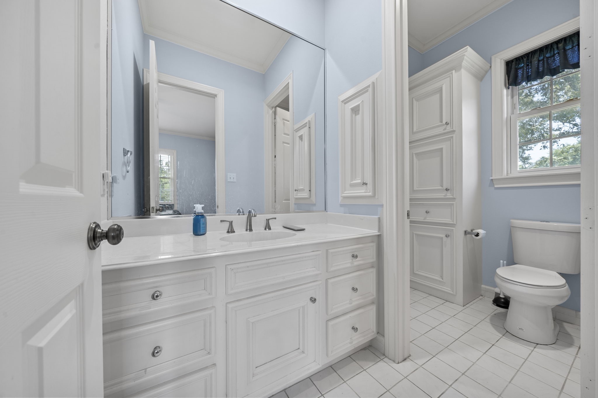 35111 Tompkins Road Hempstead, TX 77445 - Photo 23 of 50 a bathroom with double sink and a mirror