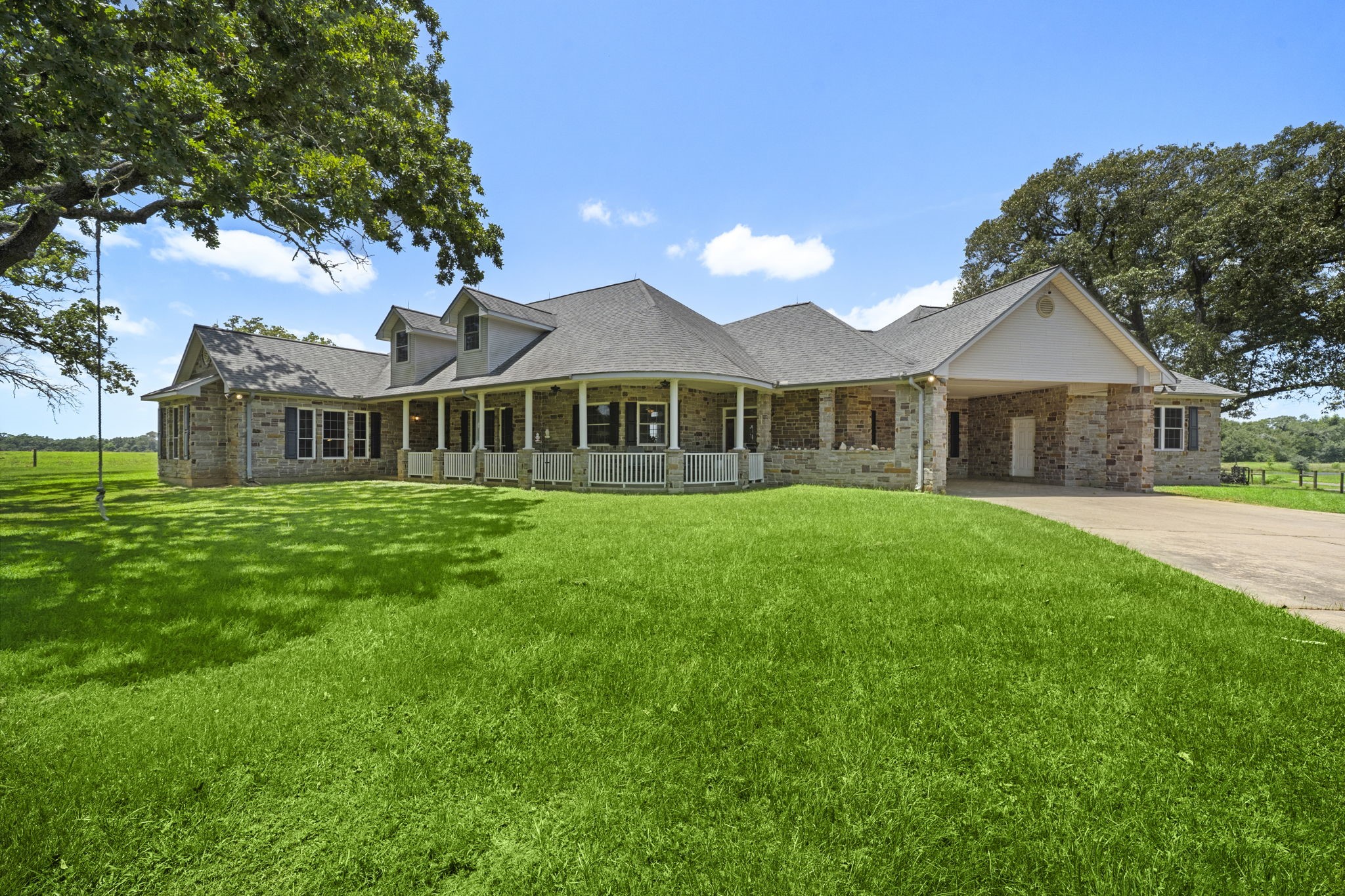 35111 Tompkins Road Hempstead, TX 77445 - Photo 5 of 50 a view of a house with a yard