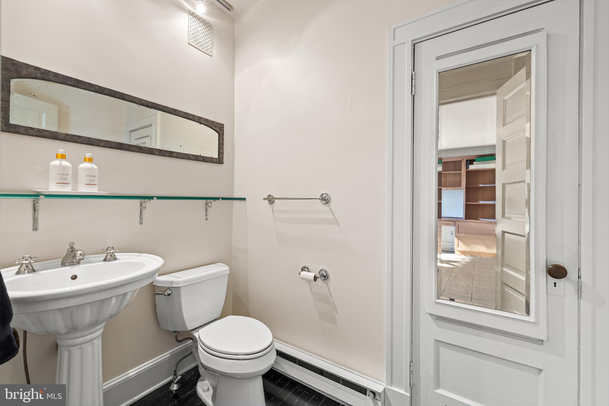 225 Hawthorn Road Baltimore, MD 21210 - Photo 23 of 84