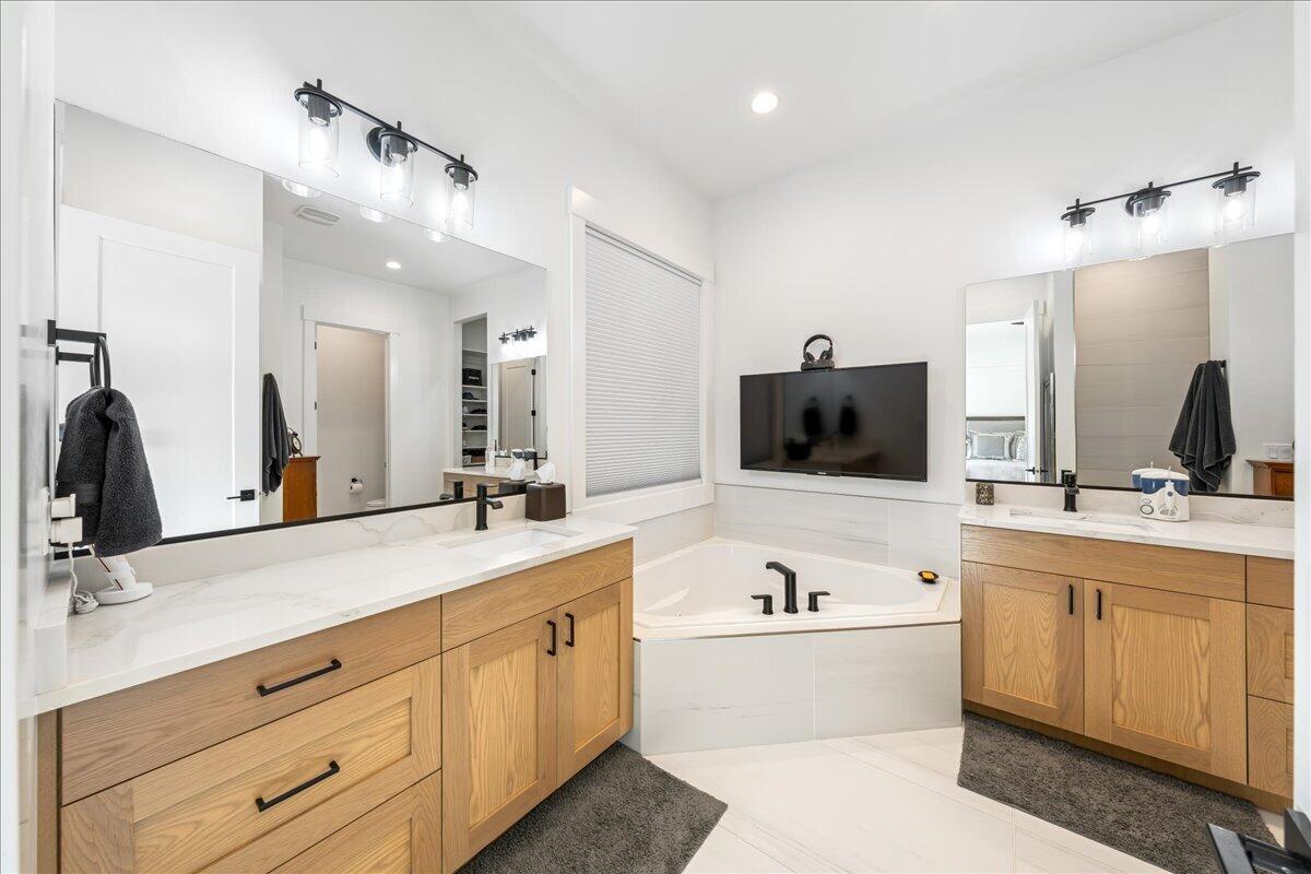 719 Scenario Street Washington, UT 84780 - Photo 32 of 72 Double Vanity