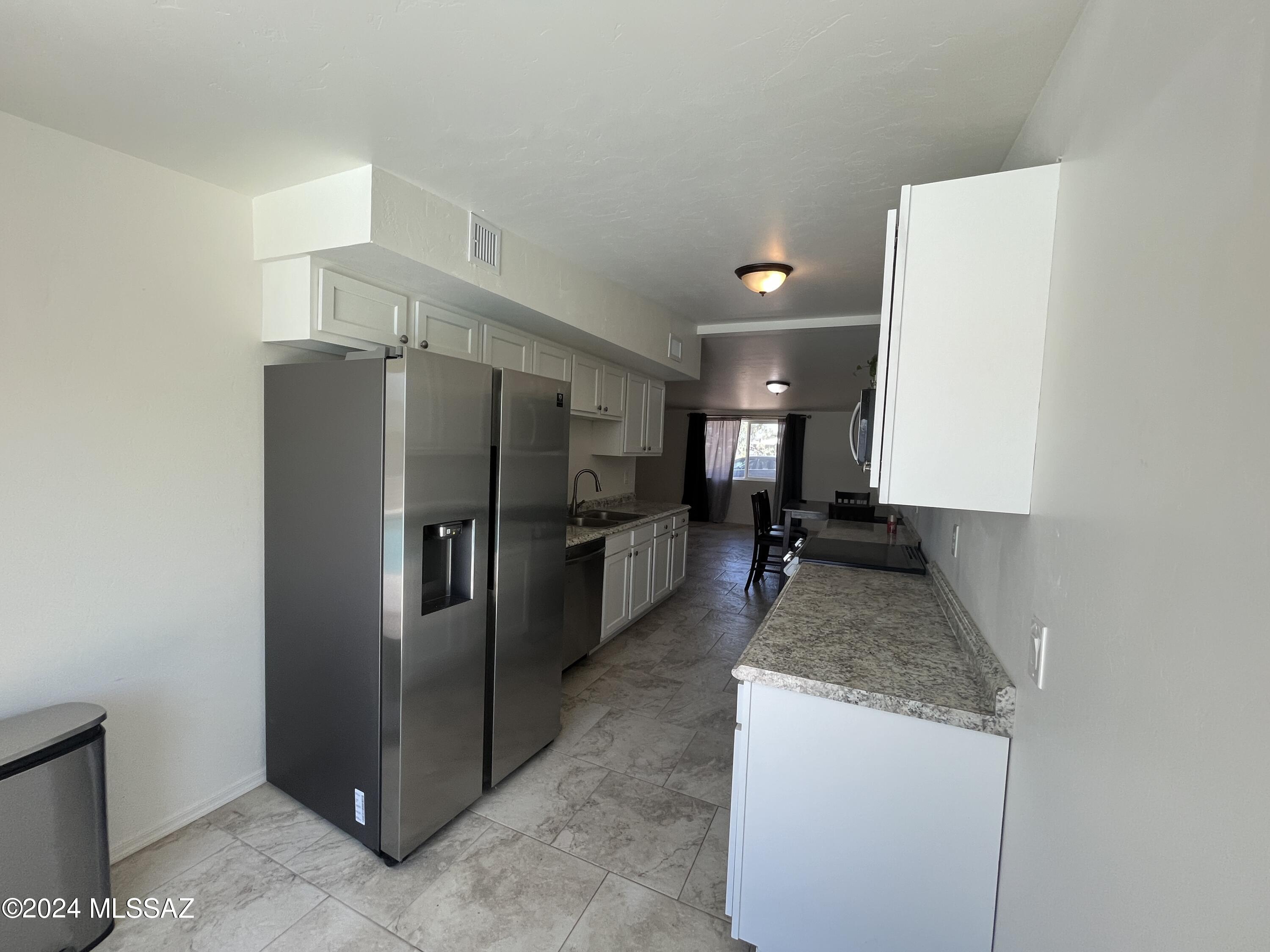 215 West Navajo Road, Unit A Tucson, AZ 85705 - Photo 9 of 34